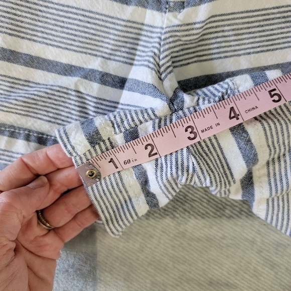 GAP Khakis By GAP Girlfriend 3" Short Short 100% Cotton Chambray White Stripe 14 - Picture 11 of 11